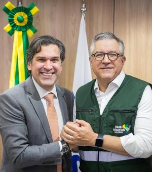 Aliado de Lula, Isnaldo Bulhões vai tirando de Arthur Lira o posto de ‘deputado da saúde’