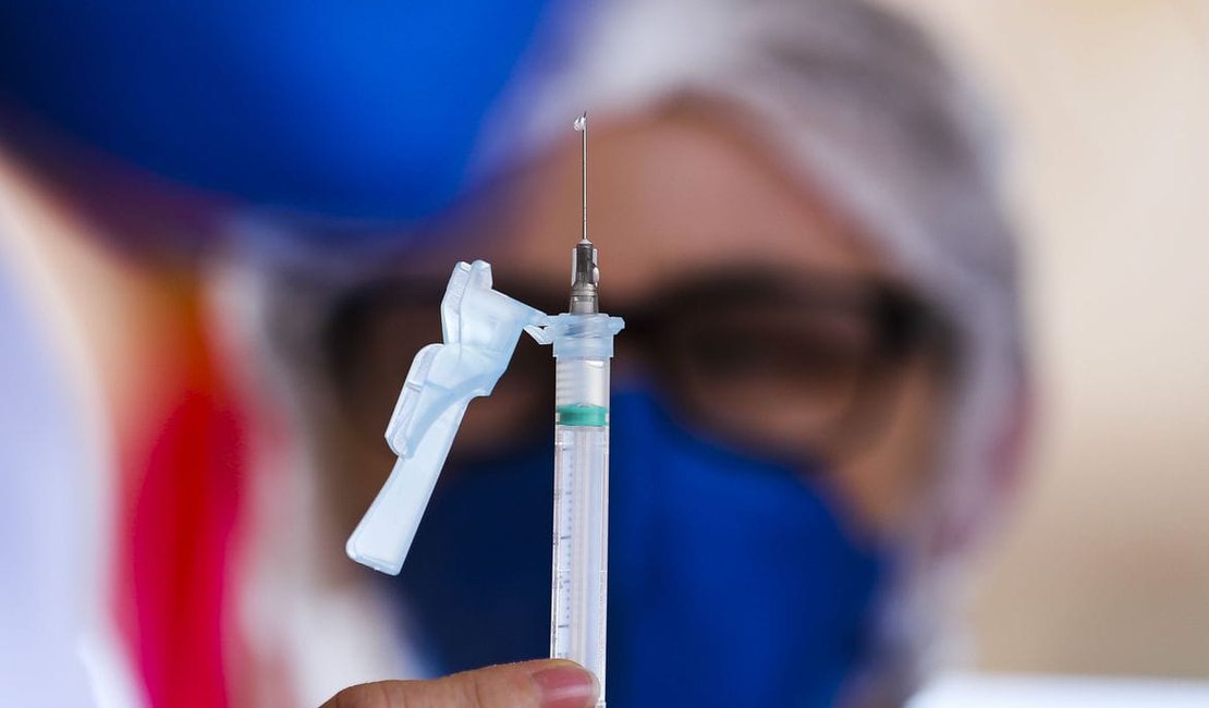 5.595 doses de vacinas contra a Covid-19 foram aplicadas nas últimas 24h em Alagoas