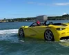 'Carro de luxo' aquático aparece em praia e imagens viralizaram