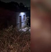 [Vídeo] Suspeito de assasassinato em Arapiraca tentou se livrar da arma na frente da PM