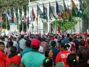 Trabalhadores rurais protestam em frente ao Palácio República dos Palmares