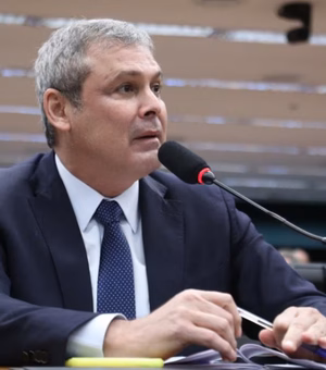 Líder do PT reforça pedido de cassação de Eduardo Bolsonaro