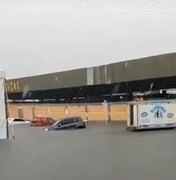 [VÍDEO] Chuva forte deixa pontos alagados e carros submersos em Maceió