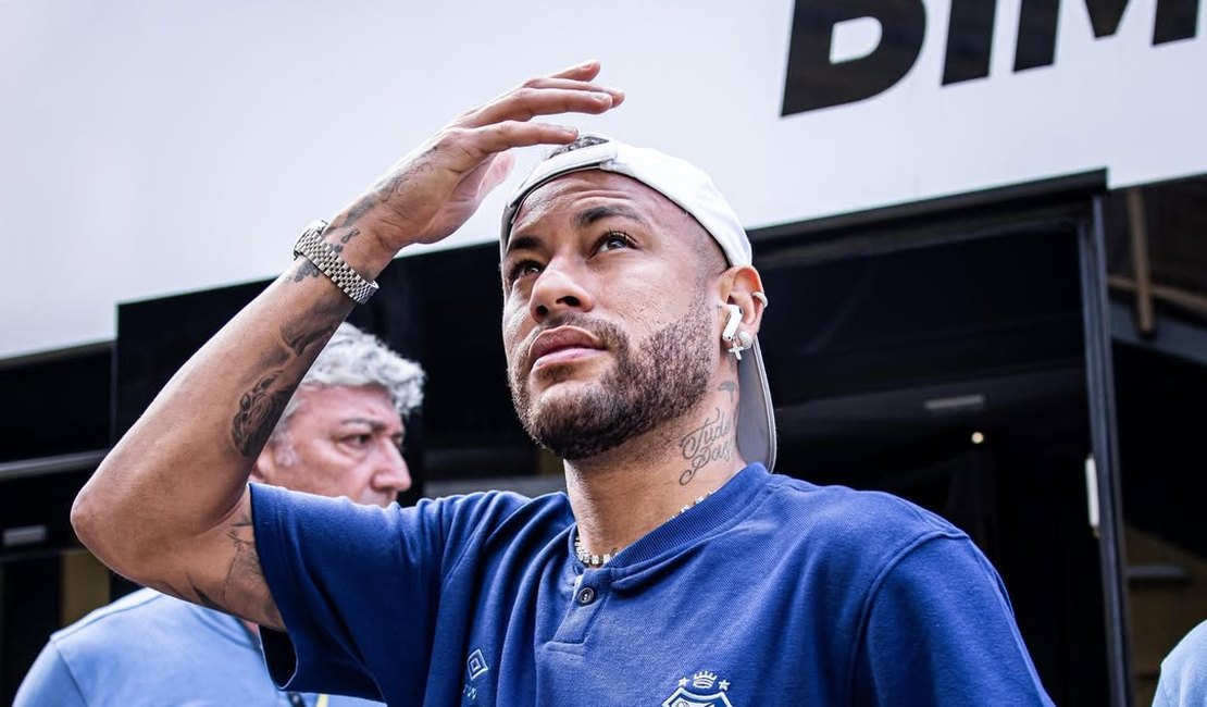 Neymar lidera o campo e até decisões sobre hotel no Santos