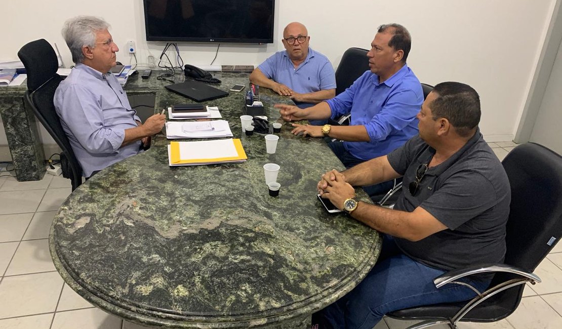 Vereador se reúne com diretor do DER e pede para que carros não sejam guinchados para Maceió 