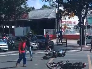 Acidente envolvendo duas motos é registrado no bairro do Farol