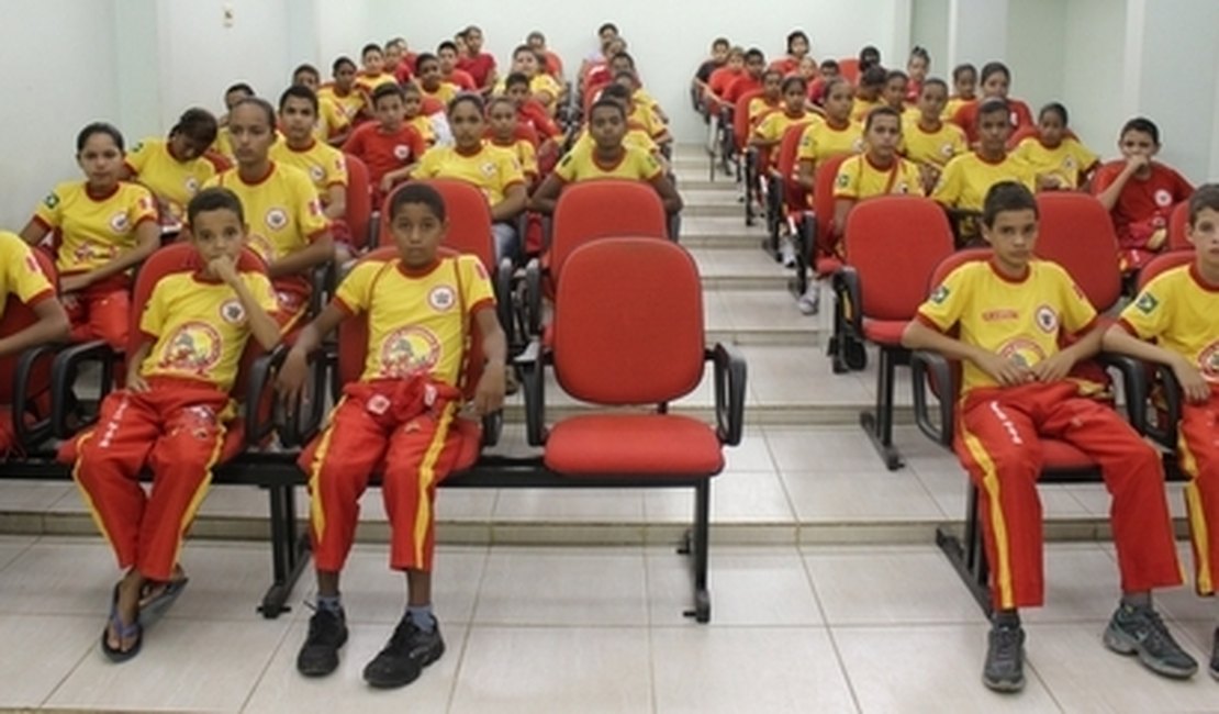 Grupo Coringa dá boas vindas aos alunos do projeto Bombeiro Mirim