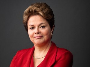 Abertura de impeachment aumenta chance de Dilma ficar, diz ?Economist?