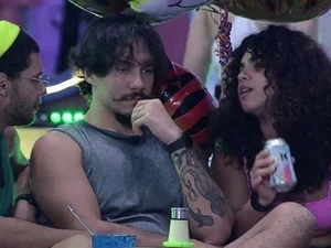 3 camisinhas e 2 banhos: o que aconteceu entre Eli e Maria no BBB22