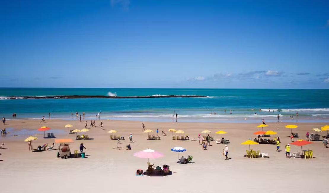 Homem é preso após importunar mulheres e fazer ameaças na Praia do Francês