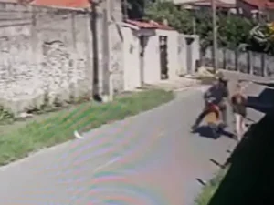 Mototaxista é preso suspeito de dar tapa em mulher enquanto pilotava moto em Fortaleza