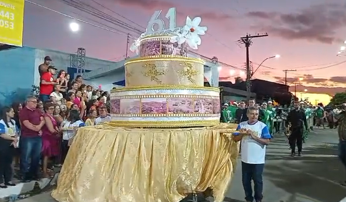 [Vídeo] Desfile cívico celebra os 61 anos de Emancipação política de Coité do Nóia