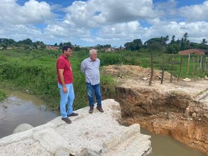 Governador Paulo Dantas envia engenheiro, material e equipamentos para Penedo