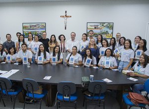 Prefeito entrega 30 novos tablets aos visitadores do programa Criança Feliz de Arapiraca