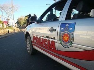 Taxista tem veículo roubado por falsos passageiros em Palmeira dos Índios