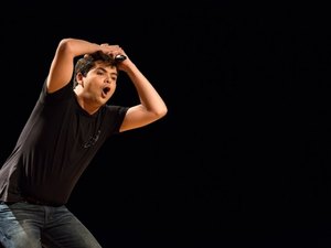 Monólogo Mais que Dilmais chega ao palco do Teatro Gustavo Leite