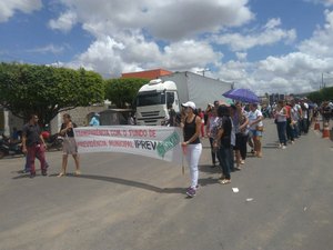 Professores de Junqueiro vão às ruas contra reforma da Previdência e por direitos salariais