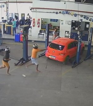 Vídeo mostra momento em que cliente é morto em oficina de Arapiraca; vítima tinha antecedentes