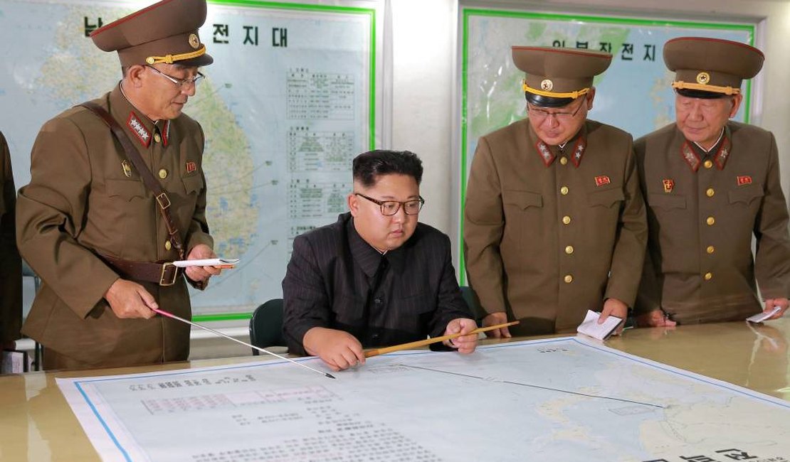 Líder norte-coreano diz que mantém 'botão nuclear' na mesa, mas oferece diálogo