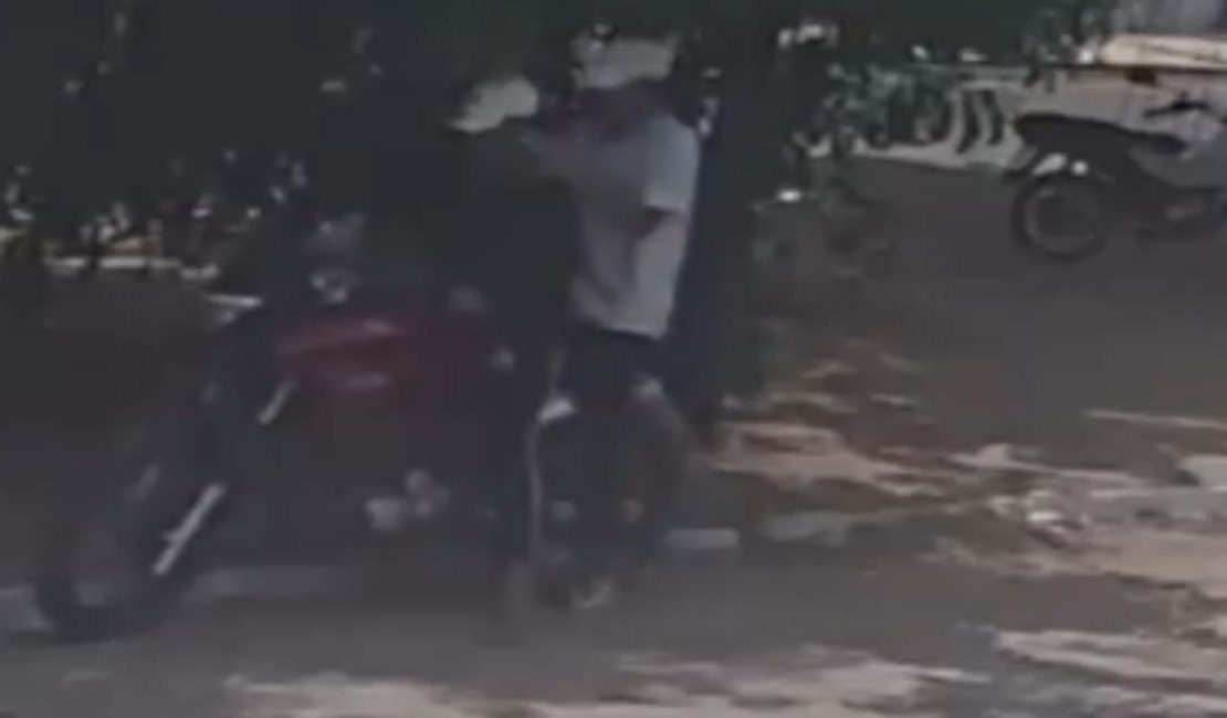 [Vídeo] Motocicleta é furtada em Arapiraca na tarde desta sexta-feira (10)