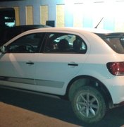 Carro roubado é abandonado no bairro Guaribas em Arapiraca