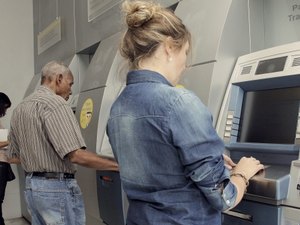 INSS: Governo atrasa primeira parcela do 13º salário de aposentados