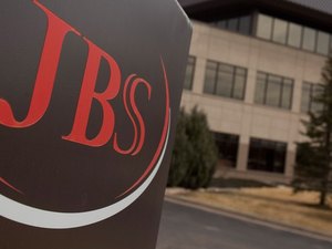 JBS é condenada mais uma vez a indenizar funcionário que foi infectado pela Covid-19