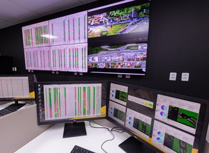 JHC entrega centro de controle de trânsito e homenageia agentes do DMTT