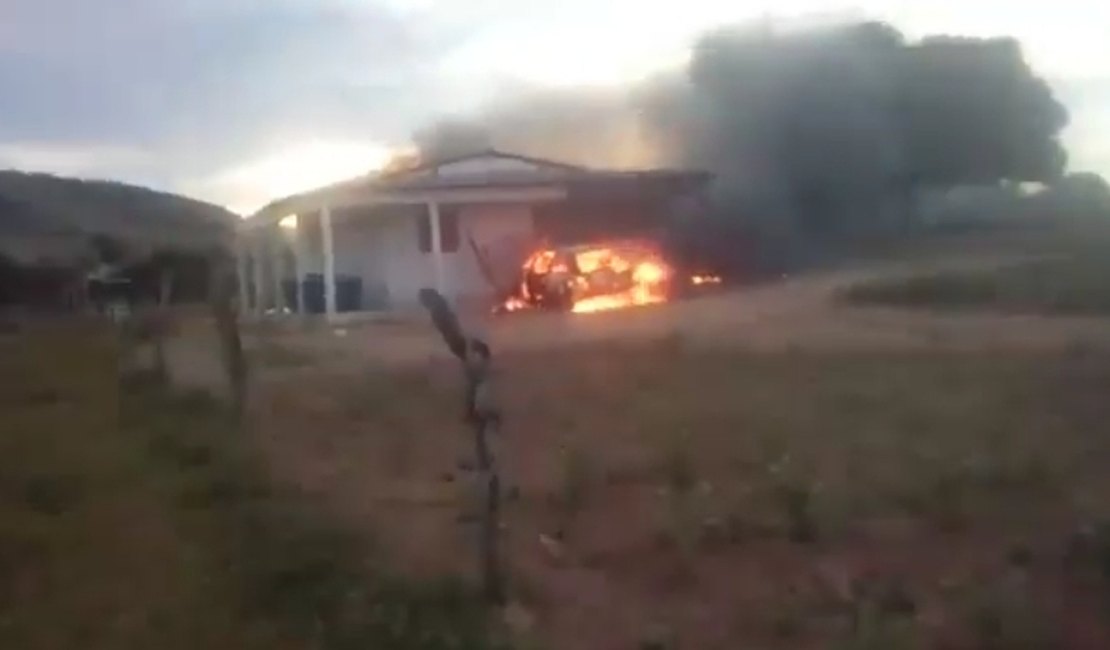 Homem embriagado ateia fogo em residência em Igaci