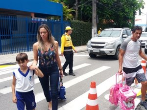 Operação Volta às Aulas leva ação à escola na Gruta de Lourdes