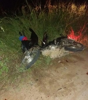Moto colide em carro e duas pessoas ficam feridas em Maragogi