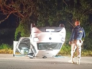 Acusado de assaltos é preso após capotar carro e trocar tiros com policiais em Pilar