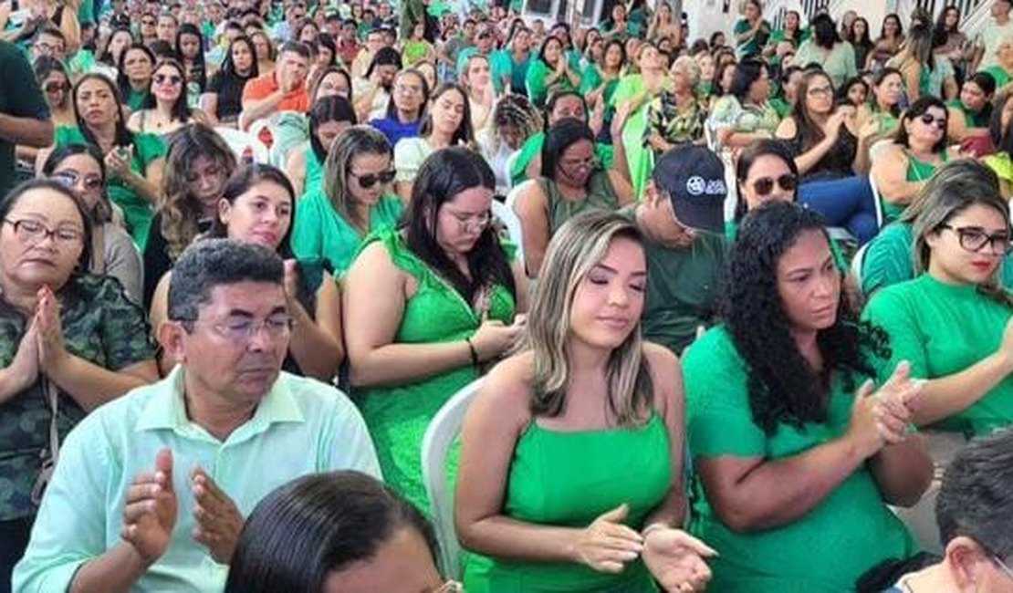 Em dia festivo, governador Paulo Dantas assina ordem de serviço da Creche Cria e inaugura 5 mil metros de calçamento em Messias; prefeito Marcos Silva agradece o apoio e parceria