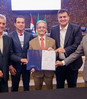 Prefeito Carlos participa da adesão de Rio Largo ao Programa Moradia Legal