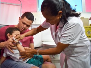 Postos volantes vacinam contra o sarampo no fim de semana