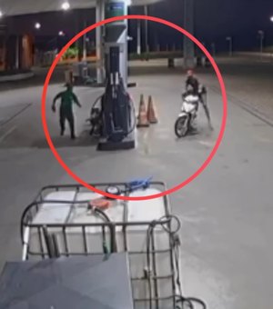 Homem é flagrado roubando dinheiro e moto de posto de combustíveis em Arapiraca