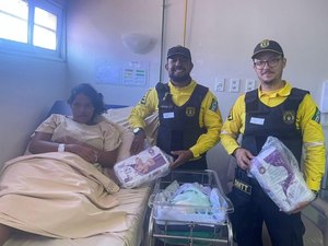 Agentes do DMTT realizam escolta de gestante em trabalho de parto em Maceió