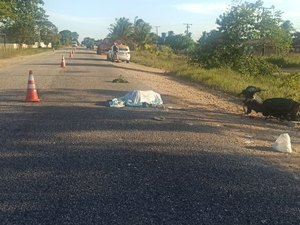 Motociclista perde o controle do veículo e morre após bater cabeça no chão