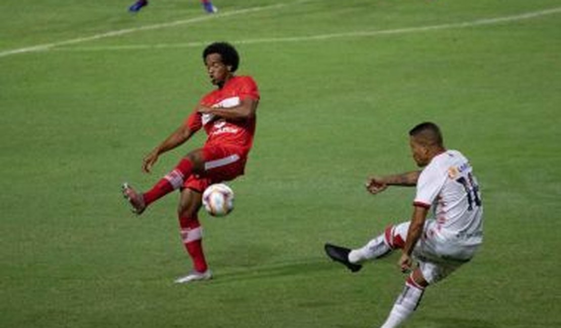 Com uma vitória nos últimos 7 jogos, CRB vive momento complicado