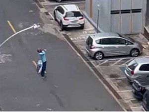 Homem fica aos gritos pedindo comida em Brasília