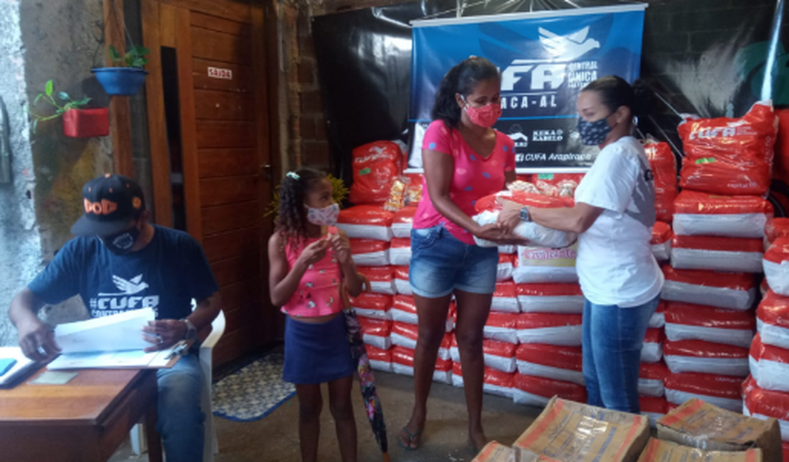 [Vídeo] Central Única das Favelas entrega cestas básicas para famílias carentes de Arapiraca