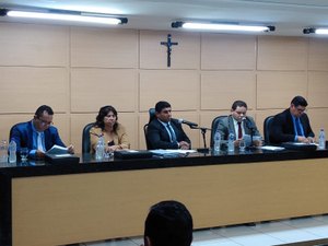 Nova mesa diretora conduz primeira sessão ordinária na Câmara Municipal