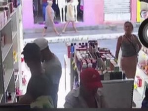 Dupla é presa após roubo de perfumes em loja no Centro de Arapiraca