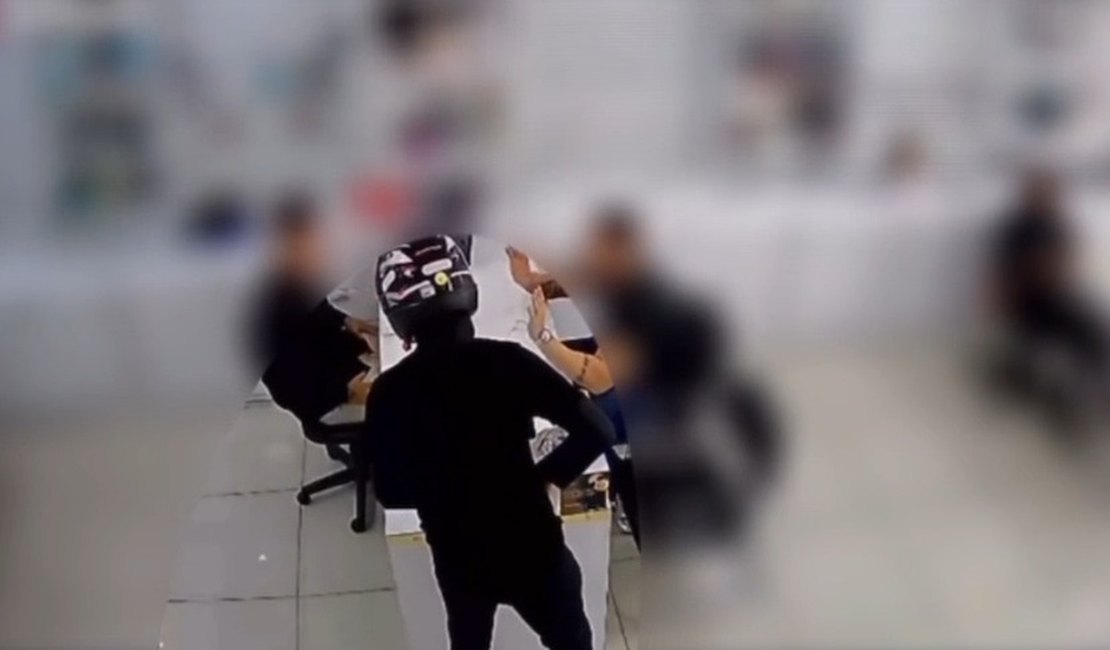 [Vídeo] Suspeito de série de roubos em Arapiraca é preso após ser reconhecido por vítimas