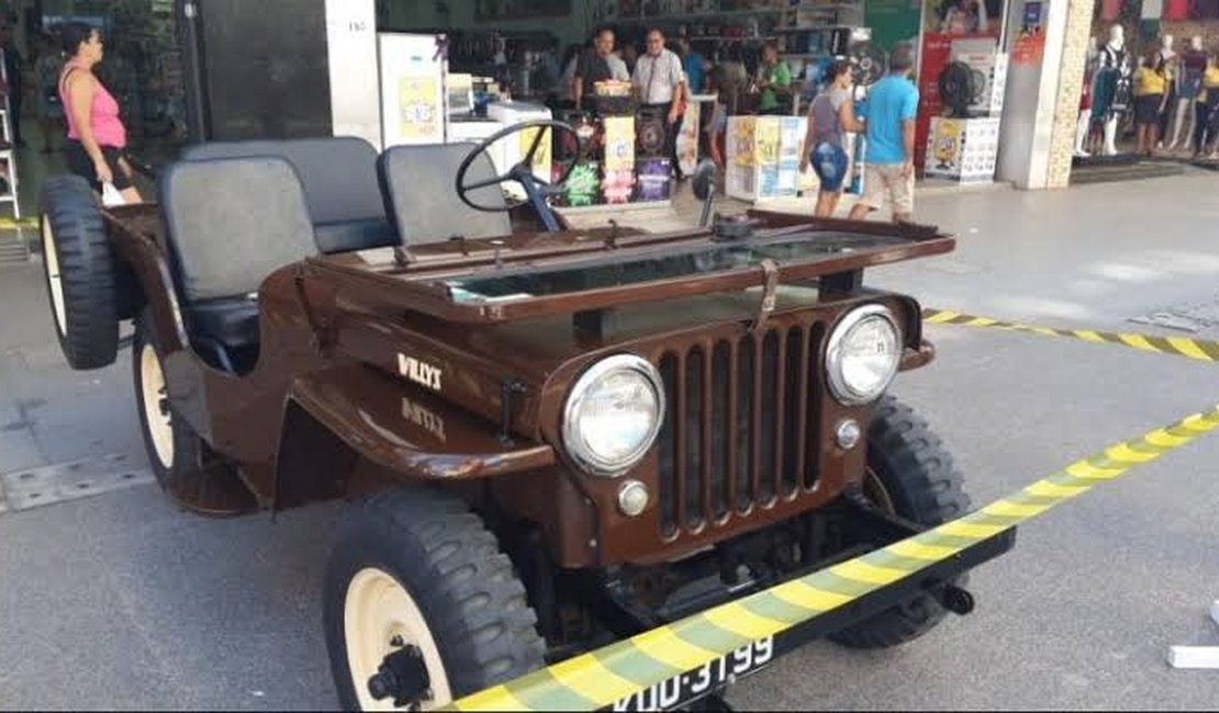 Exposição de carros antigos chega ao Centro de Maceió
