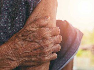 Idosa de 63 anos é agredida pelo filho que foge após o crime em Porto Calvo