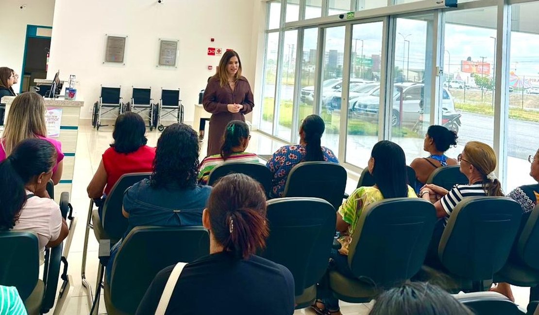 Prefeitura realiza ação informativa sobre direitos de mulheres pacientes com câncer