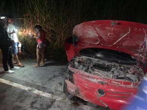 Mulher perde controle de carro e capota várias vezes com veículo em Japaratinga