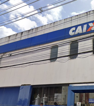 Homem é socorrido após levar choque elétrico em estacionamento de agência bancária