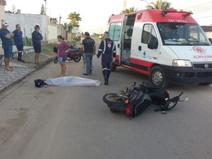Mulher morre ao passar em quebra-mola e cair da moto, neste domingo